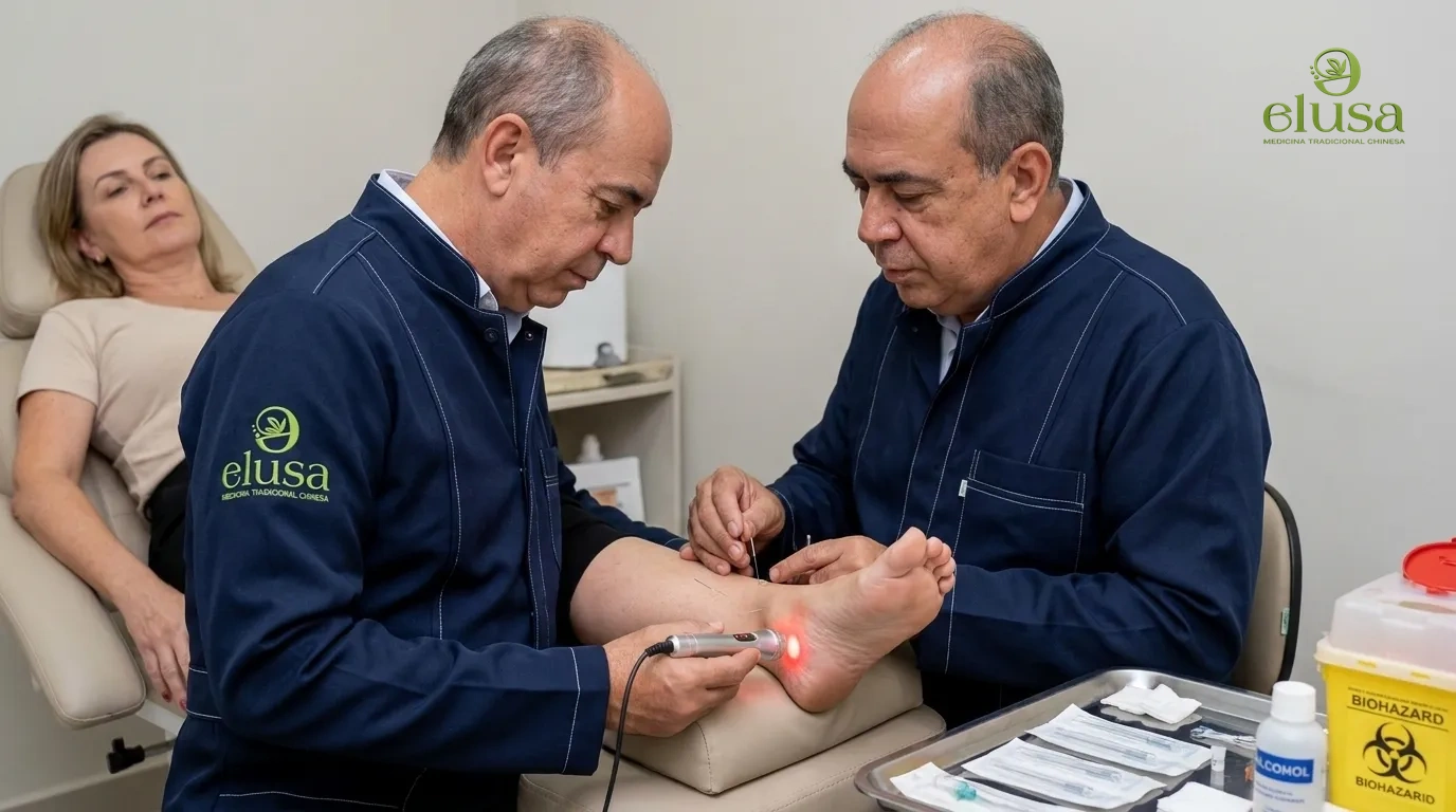 Sessão de moxabustão na Clínica Elusa com avaliação individualizada
